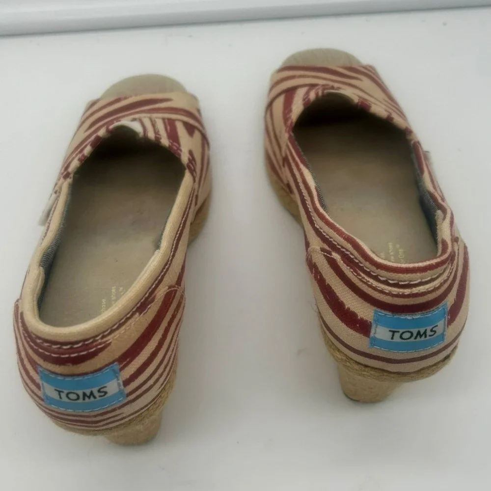 Toms Wedge Espadrilles Shoes Women 8.5 Tan‎ Beige Red Stripe Pep Toe Slip On
